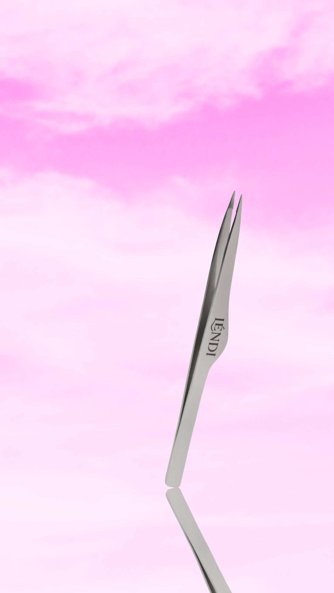Lendi Angled Eyebrow Tweezers